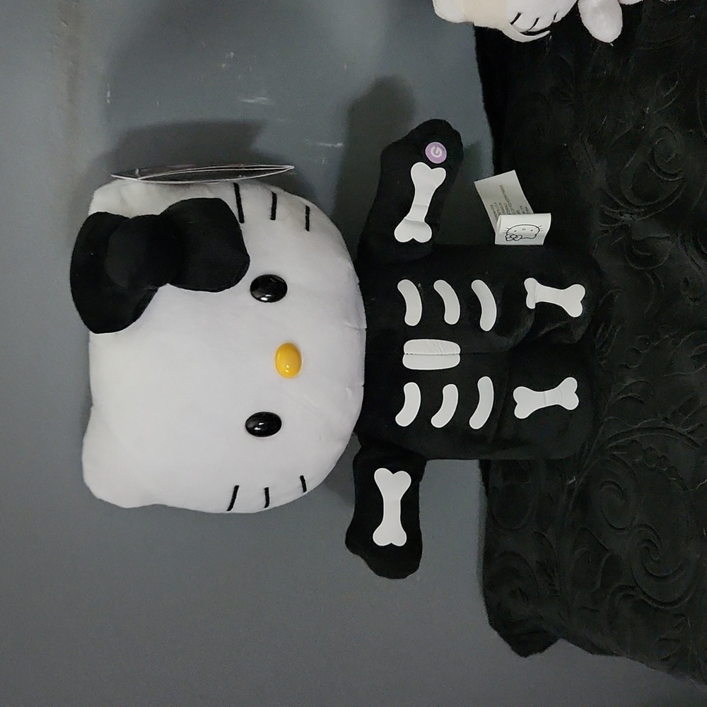 Hello Kitty skeleton side stepper